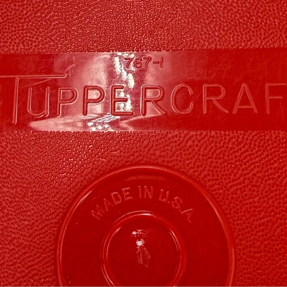 Tupperware Tuppercraft “Stow N Go”‎ Divided Craft Container w Tray#767-4 Red